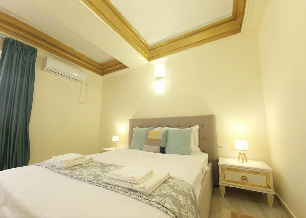 Laroka House Luxury Apartment City Center Universitate Bucarest Extérieur photo