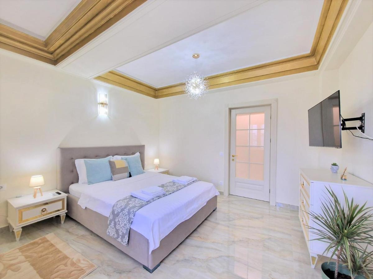 Laroka House Luxury Apartment City Center Universitate Bucarest Extérieur photo