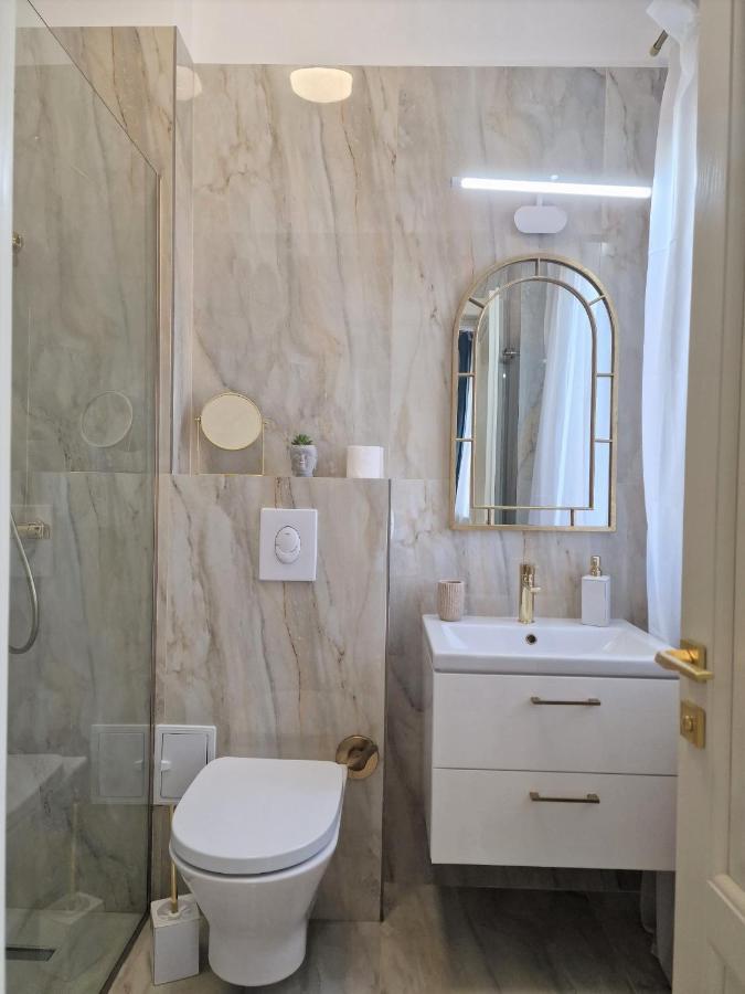 Laroka House Luxury Apartment City Center Universitate Bucarest Extérieur photo