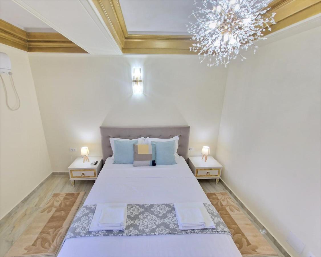 Laroka House Luxury Apartment City Center Universitate Bucarest Extérieur photo
